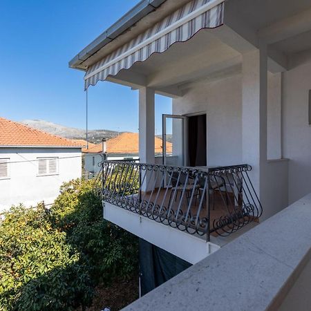 Cozy 1-Bedroom Apartment Near The Center Of Trogir Eksteriør bilde