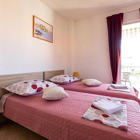 Cozy 1-Bedroom Apartment Near The Center Of Trogir Eksteriør bilde