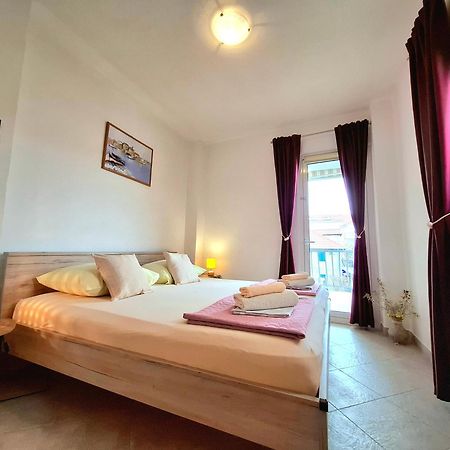 Cozy 1-Bedroom Apartment Near The Center Of Trogir Eksteriør bilde