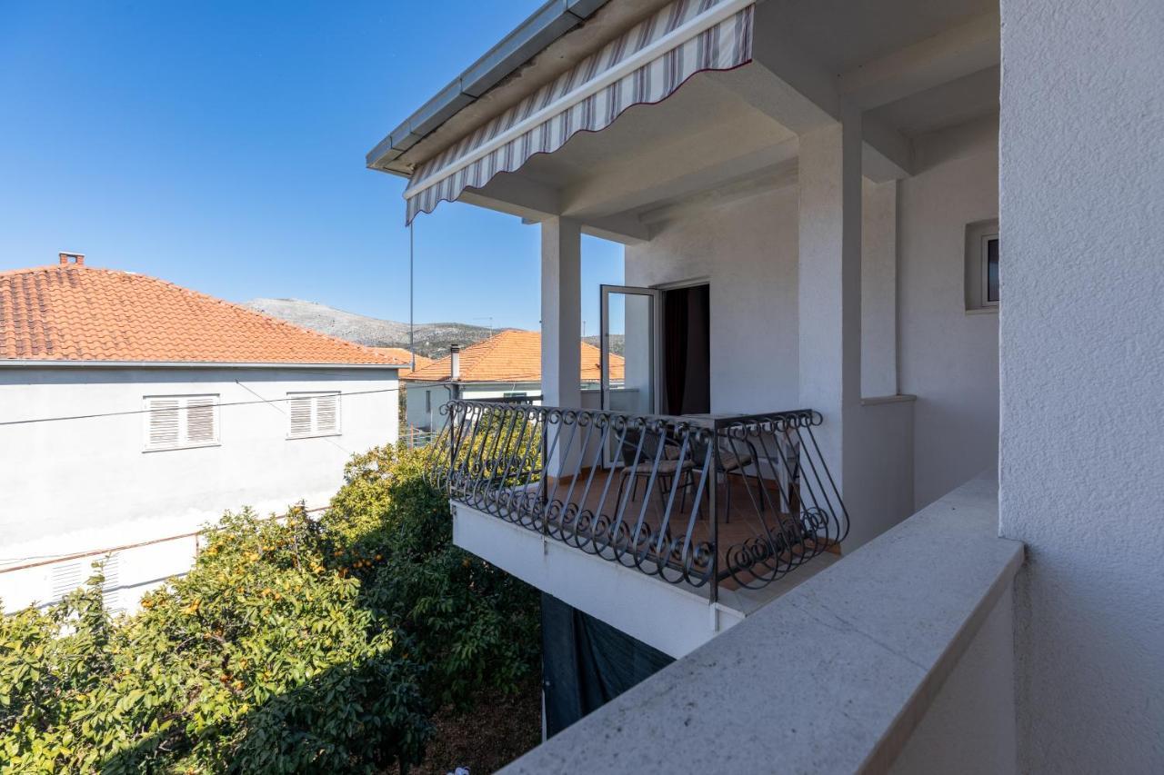 Cozy 1-Bedroom Apartment Near The Center Of Trogir Eksteriør bilde