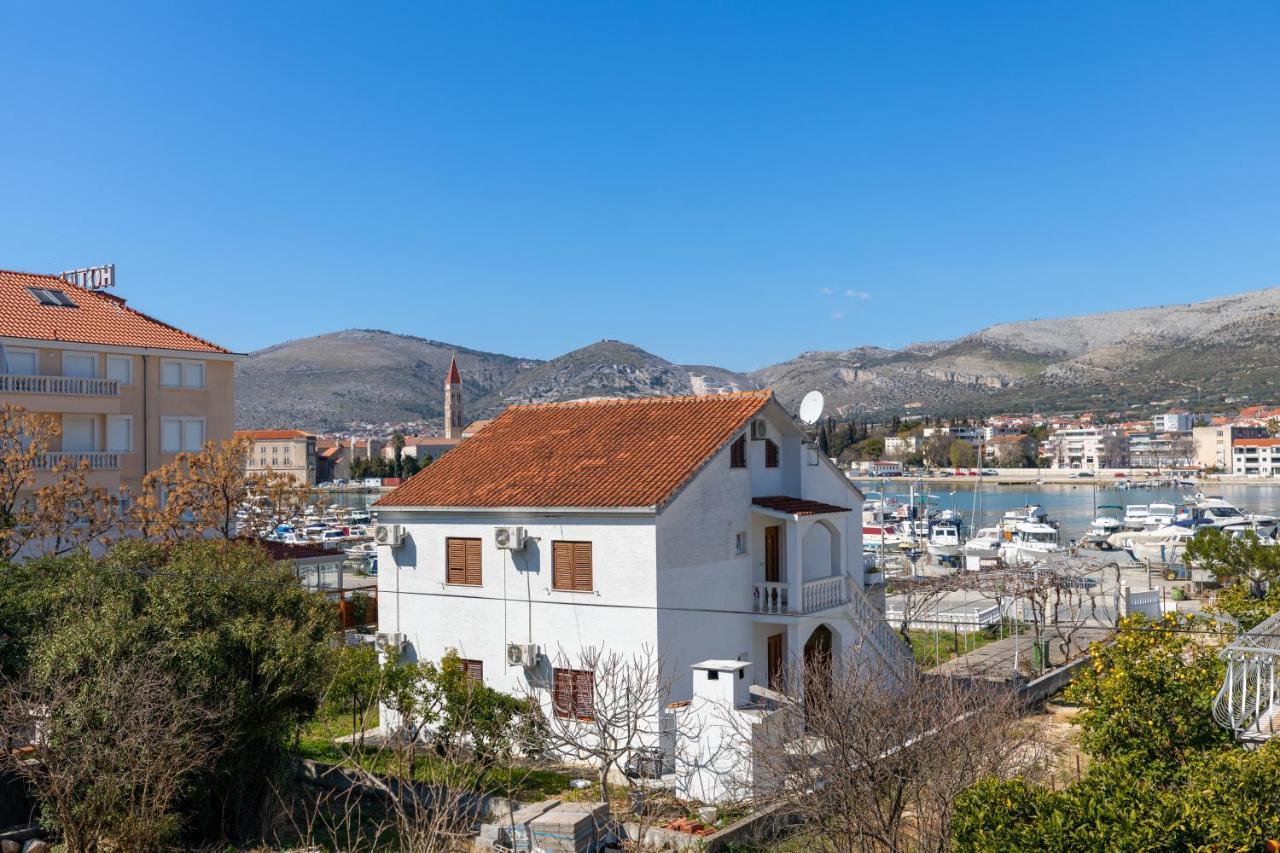 Cozy 1-Bedroom Apartment Near The Center Of Trogir Eksteriør bilde