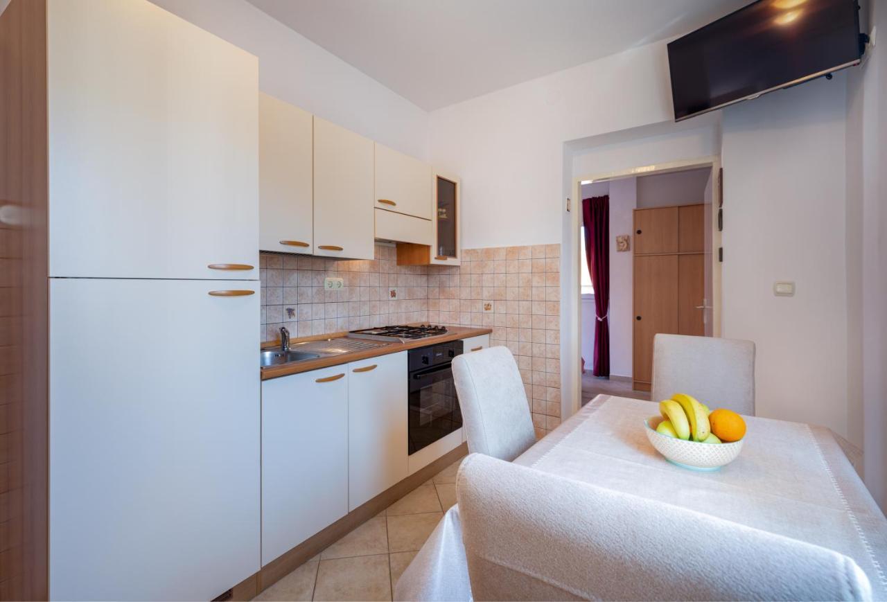 Cozy 1-Bedroom Apartment Near The Center Of Trogir Eksteriør bilde