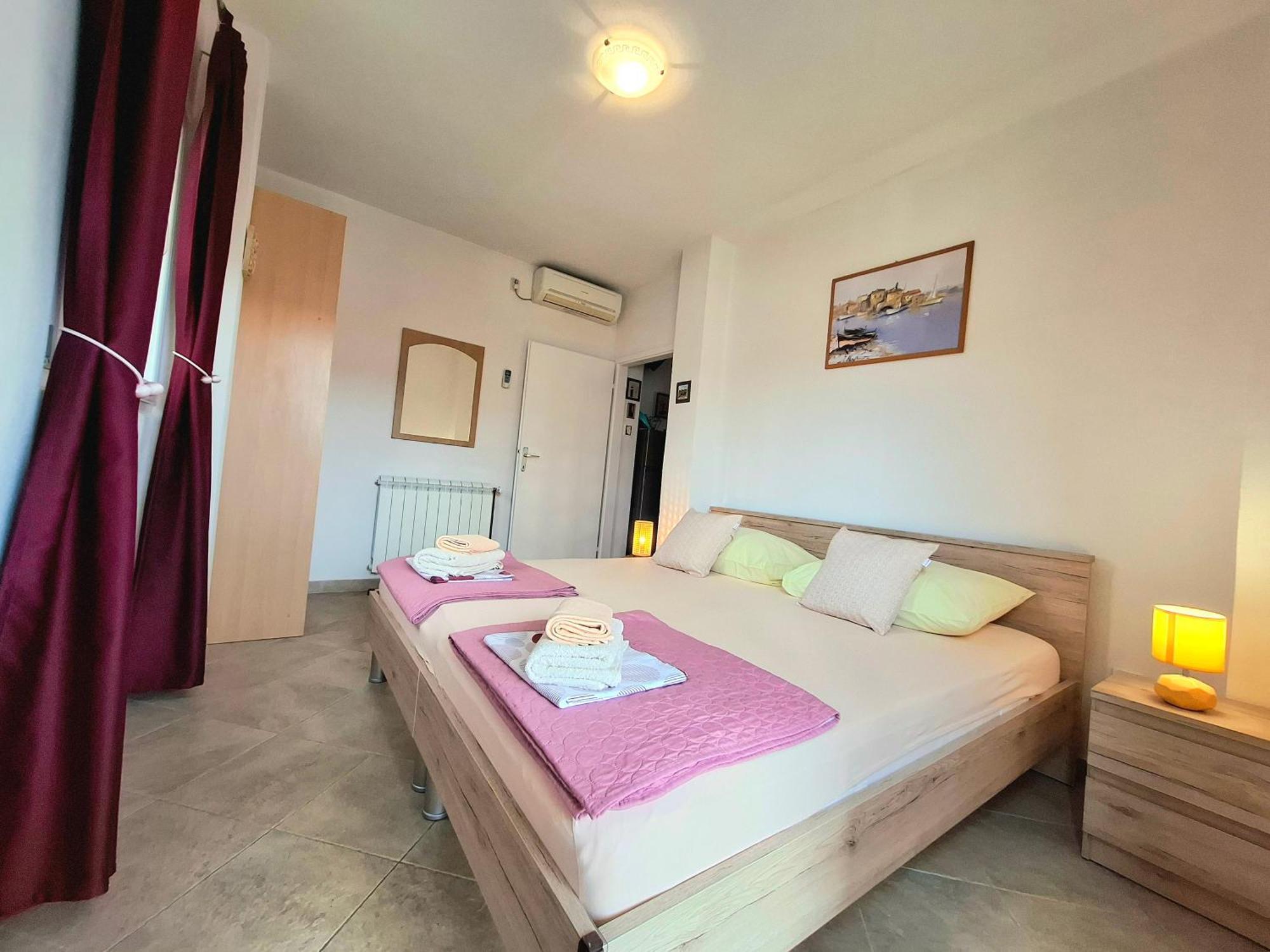 Cozy 1-Bedroom Apartment Near The Center Of Trogir Eksteriør bilde