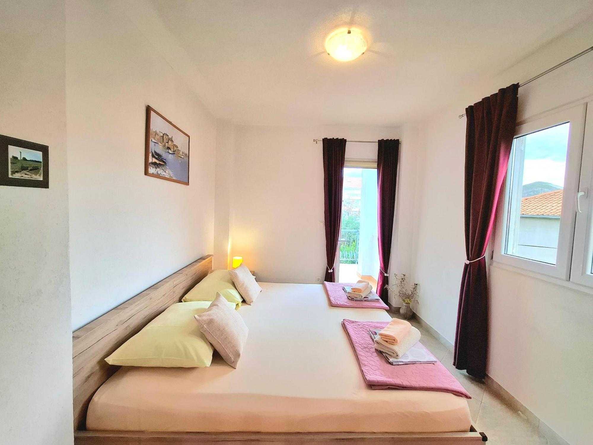 Cozy 1-Bedroom Apartment Near The Center Of Trogir Eksteriør bilde